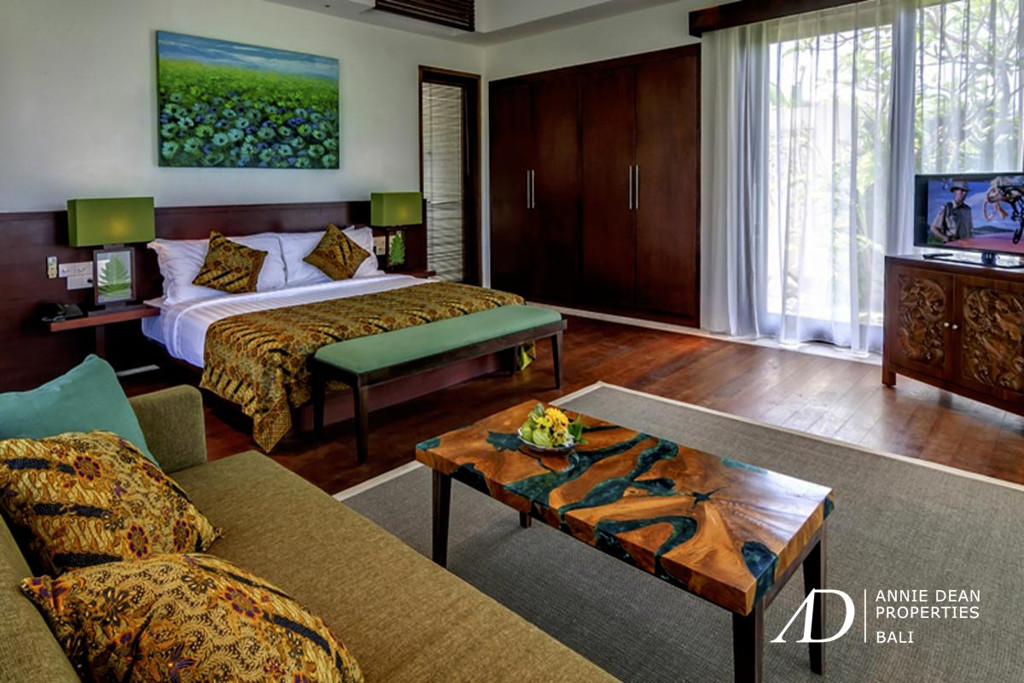 FREEHOLD | LUXURY VILLA WITH PANORAMIC OCEAN VIEWS