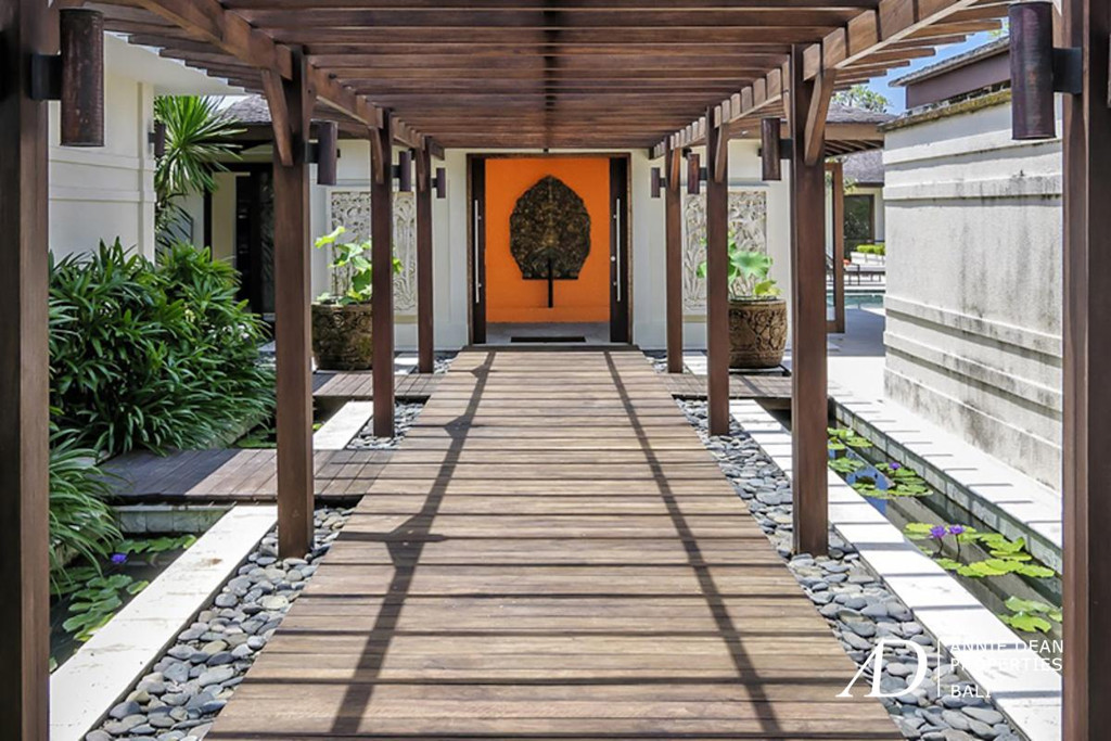 FREEHOLD | LUXURY VILLA WITH PANORAMIC OCEAN VIEWS