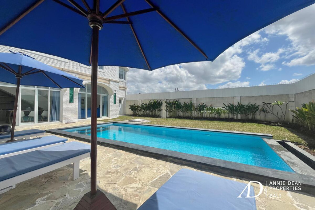 LEASEHOLD | 3-BEDROOM MODERN COLONIAL-STYLE VILLA - KEROBOKAN