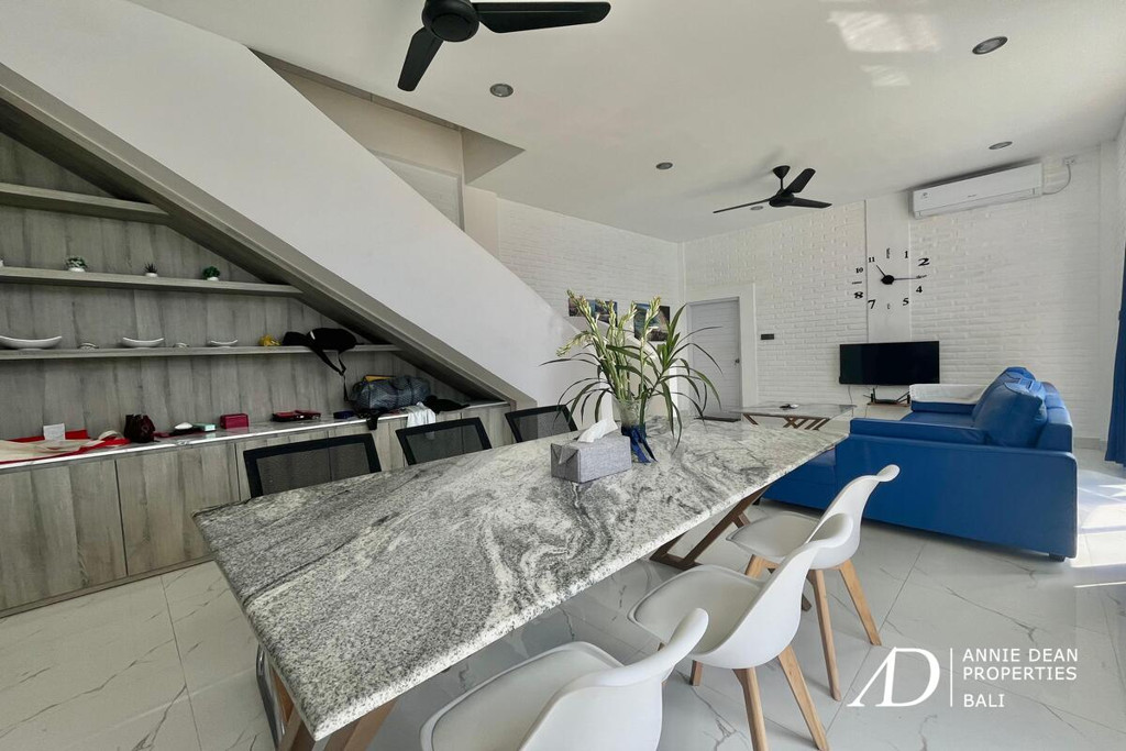 LEASEHOLD | 3-BEDROOM MODERN COLONIAL-STYLE VILLA - KEROBOKAN