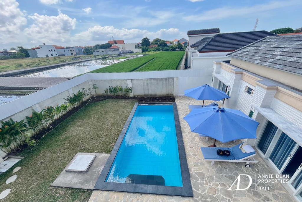 LEASEHOLD | 3-BEDROOM MODERN COLONIAL-STYLE VILLA - KEROBOKAN