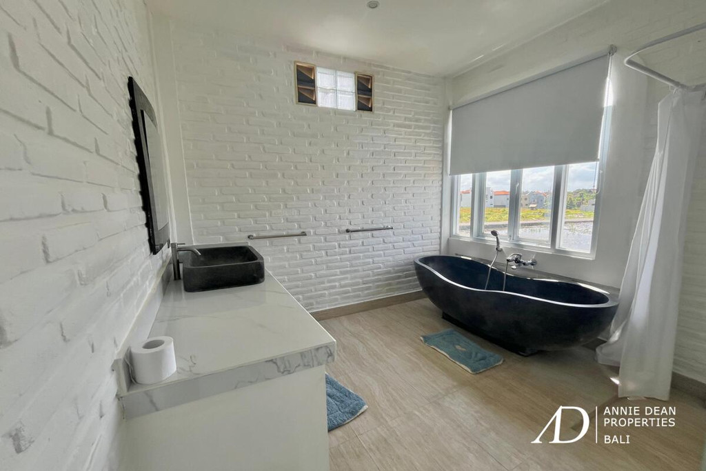 LEASEHOLD | 3-BEDROOM MODERN COLONIAL-STYLE VILLA - KEROBOKAN