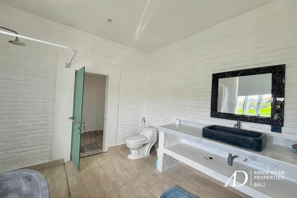 LEASEHOLD | 3-BEDROOM MODERN COLONIAL-STYLE VILLA - KEROBOKAN