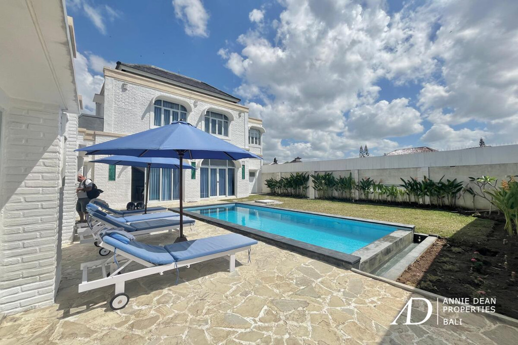 LEASEHOLD | 3-BEDROOM MODERN COLONIAL-STYLE VILLA - KEROBOKAN