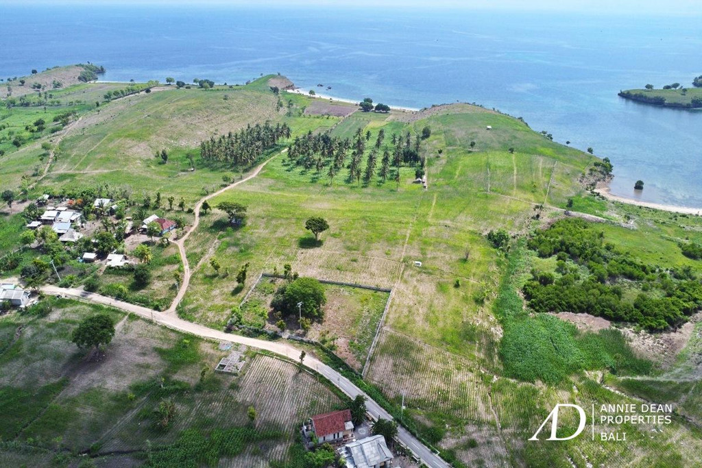 FREEHOLD | BEACHFRONT LAND IN EKAS - LOMBOK