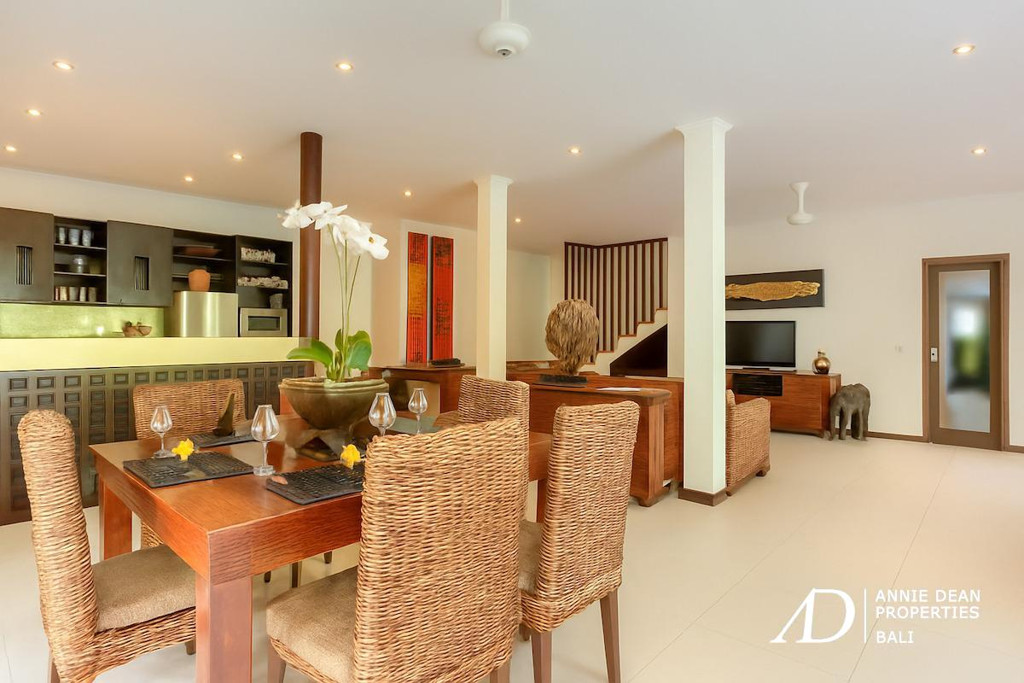 FREEHOLD VILLA WITH TROPICAL DESIGN | 200M TO SEMINYAK BEACH