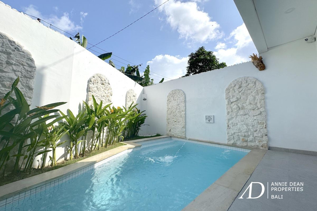 YEARLY OR MONTHLY | MEDITERRANEAN-STYLE 3-BEDROOM VILLA IN PADONAN, CANGGU