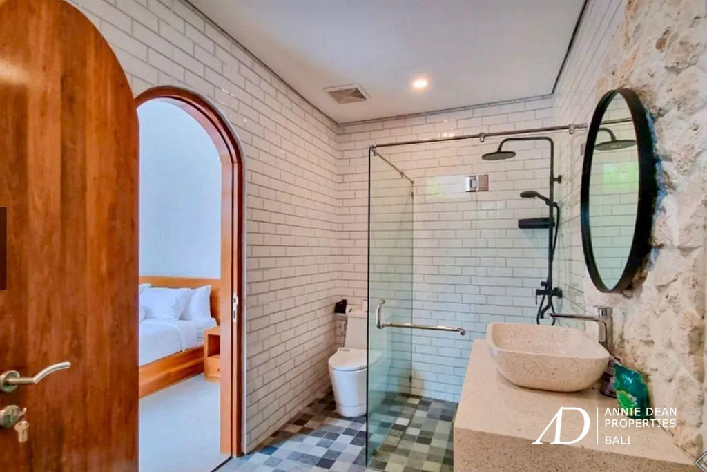 YEARLY OR MONTHLY | MEDITERRANEAN-STYLE 3-BEDROOM VILLA IN PADONAN, CANGGU