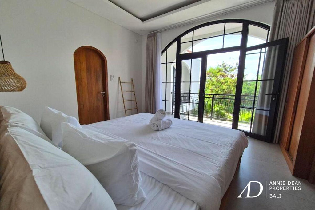 YEARLY OR MONTHLY | MEDITERRANEAN-STYLE 3-BEDROOM VILLA IN PADONAN, CANGGU