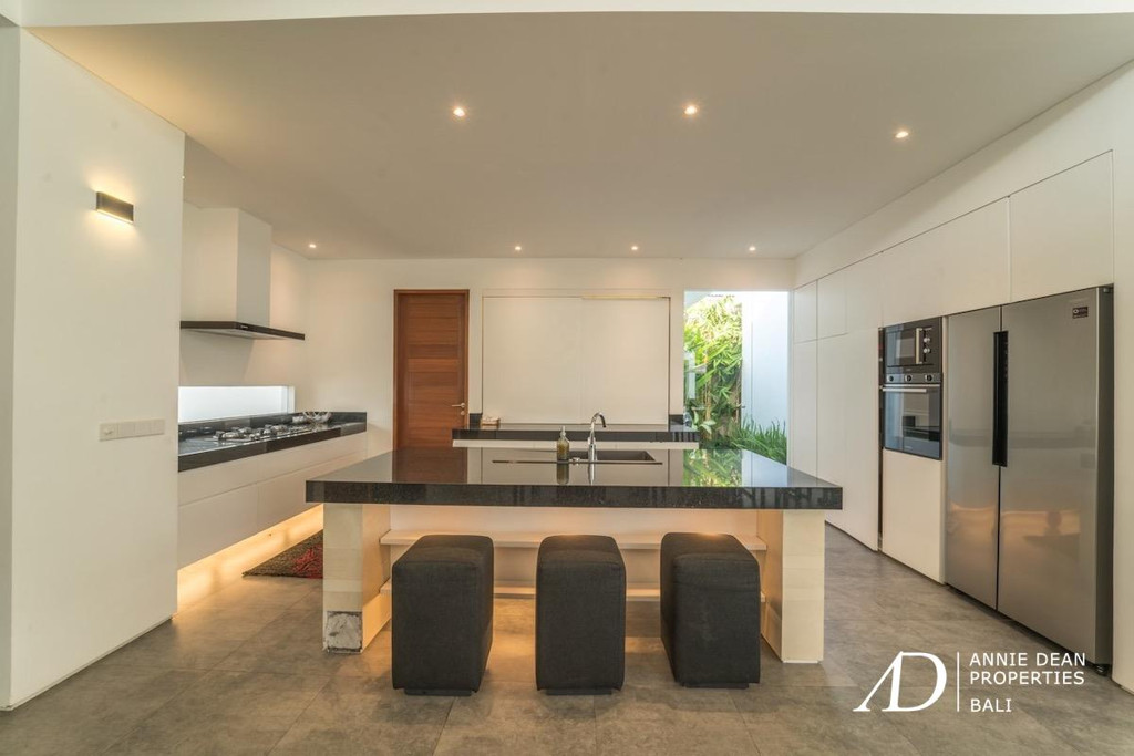 FREEHOLD LUXURY VILLA WITH A LARGE GARDEN IN BABAKAN-CANGGU