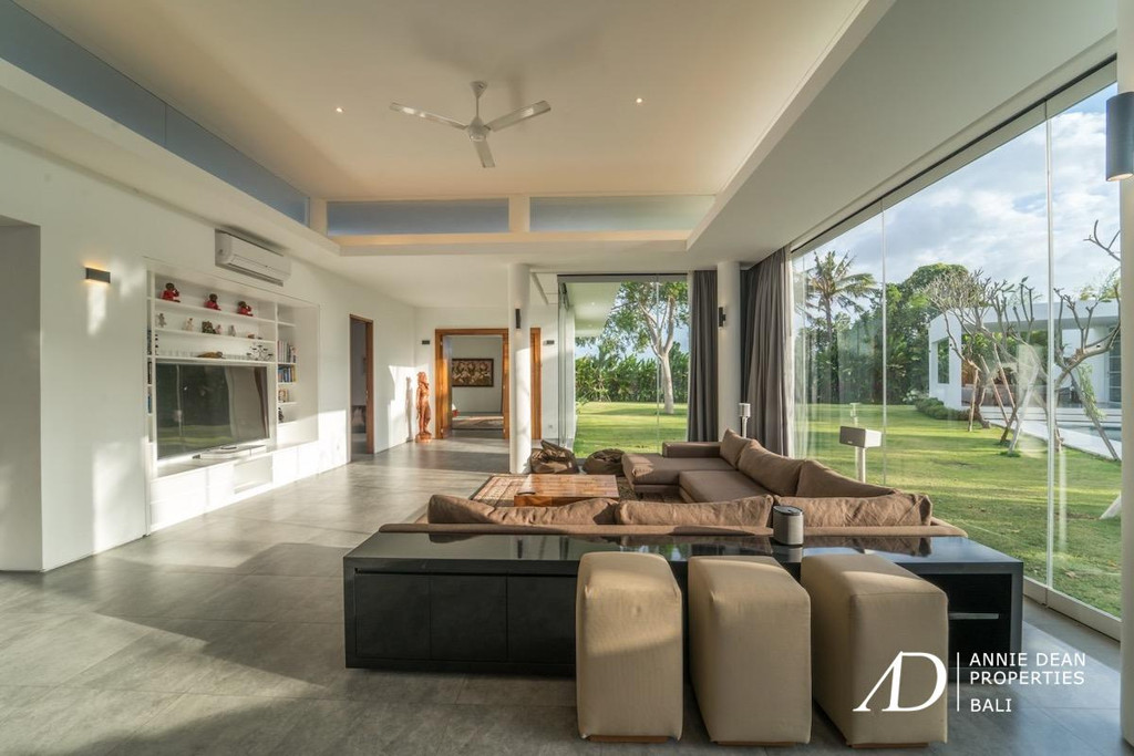 FREEHOLD LUXURY VILLA WITH A LARGE GARDEN IN BABAKAN-CANGGU