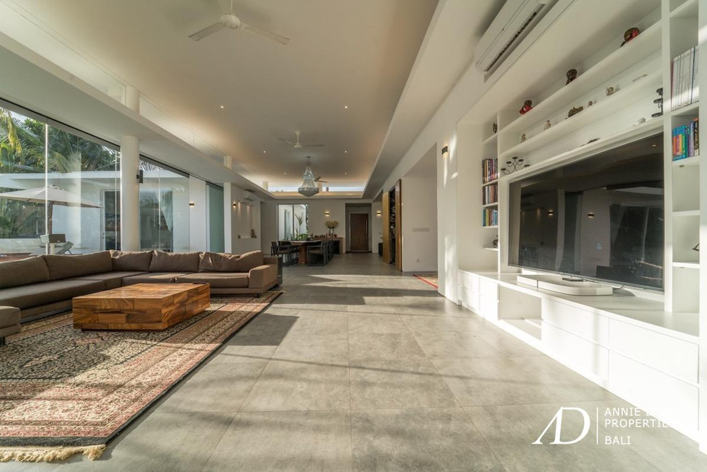 FREEHOLD LUXURY VILLA WITH A LARGE GARDEN IN BABAKAN-CANGGU