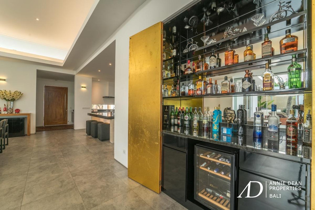 FREEHOLD LUXURY VILLA WITH A LARGE GARDEN IN BABAKAN-CANGGU