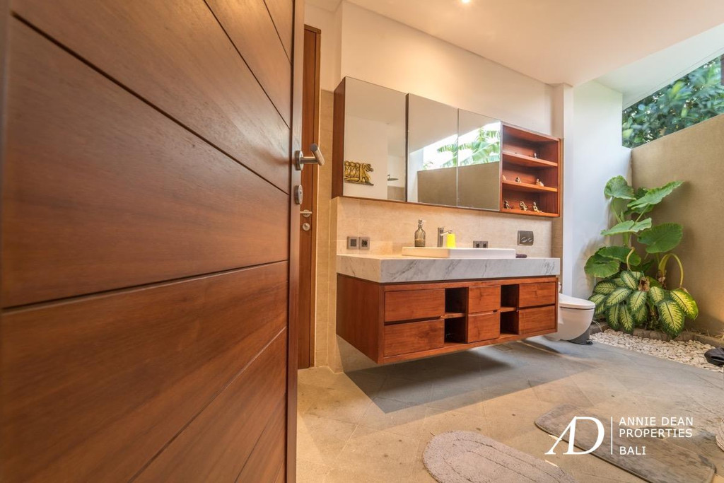 FREEHOLD LUXURY VILLA WITH A LARGE GARDEN IN BABAKAN-CANGGU