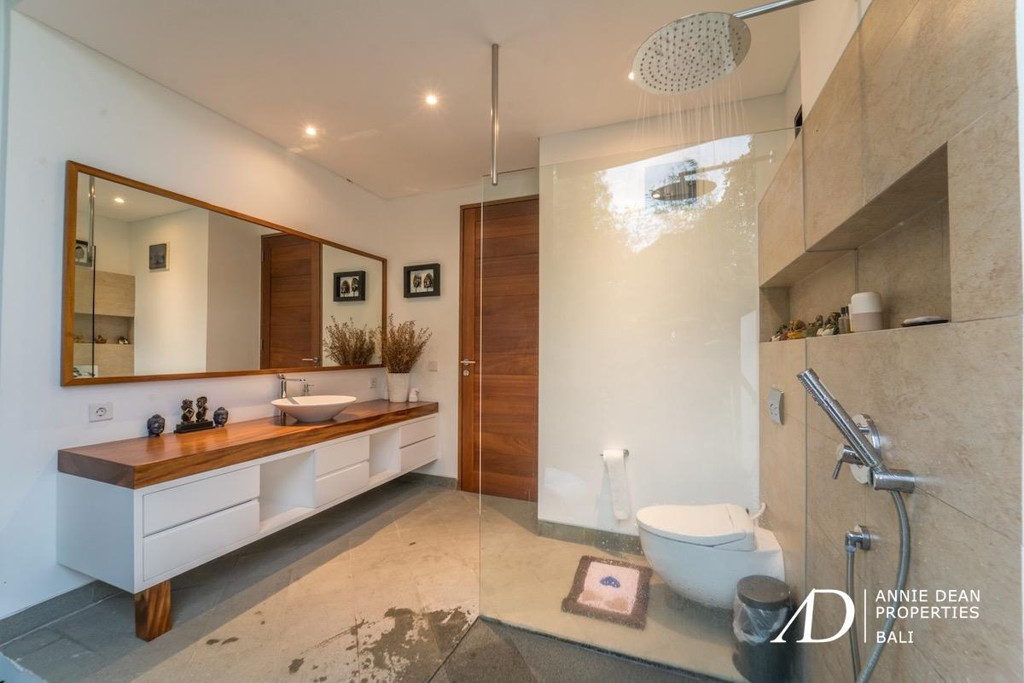 FREEHOLD LUXURY VILLA WITH A LARGE GARDEN IN BABAKAN-CANGGU