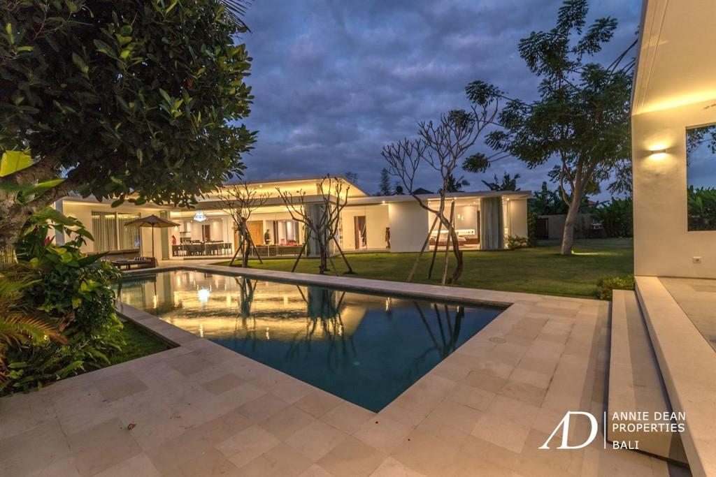 FREEHOLD LUXURY VILLA WITH A LARGE GARDEN IN BABAKAN-CANGGU