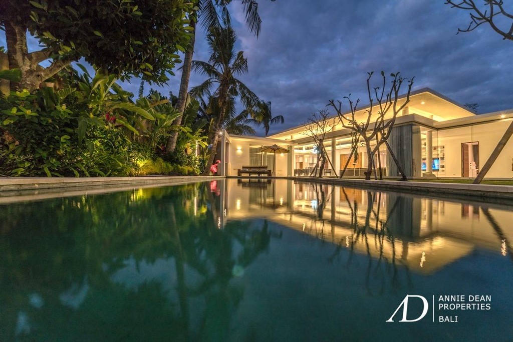 FREEHOLD LUXURY VILLA WITH A LARGE GARDEN IN BABAKAN-CANGGU
