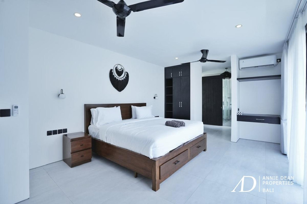 FREEHOLD | BRAND-NEW 3-BEDROOM VILLA IN CANGGU - TUMBAK BAYUH