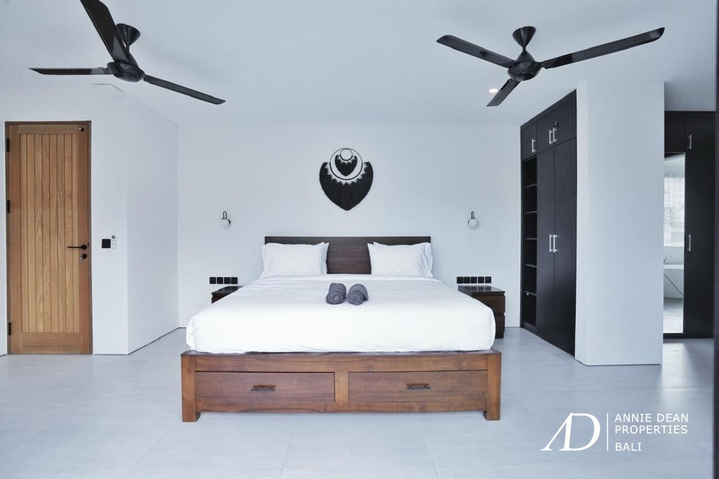 FREEHOLD | BRAND-NEW 3-BEDROOM VILLA IN CANGGU - TUMBAK BAYUH