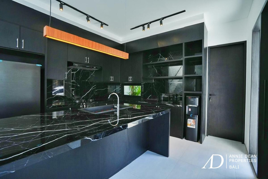 FREEHOLD | BRAND-NEW 3-BEDROOM VILLA IN CANGGU - TUMBAK BAYUH