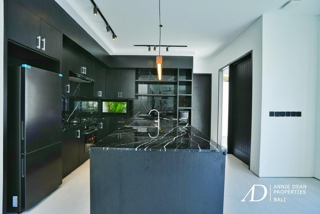 FREEHOLD | BRAND-NEW 3-BEDROOM VILLA IN CANGGU - TUMBAK BAYUH