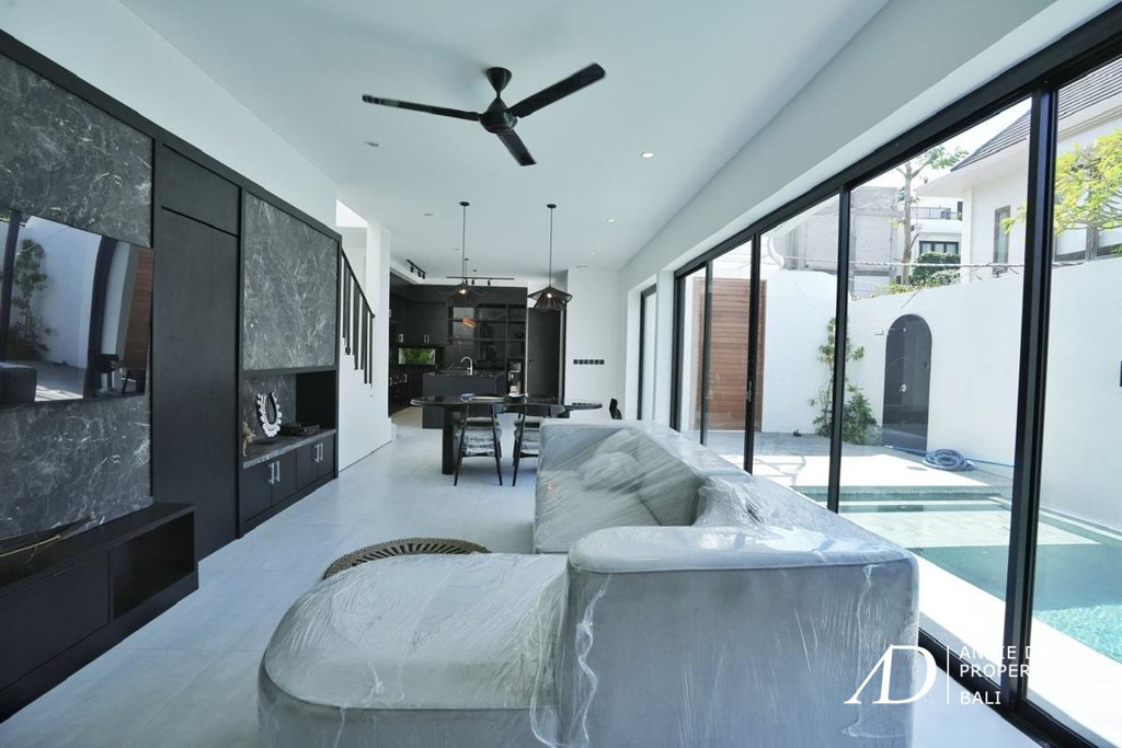 FREEHOLD | BRAND-NEW 3-BEDROOM VILLA IN CANGGU - TUMBAK BAYUH