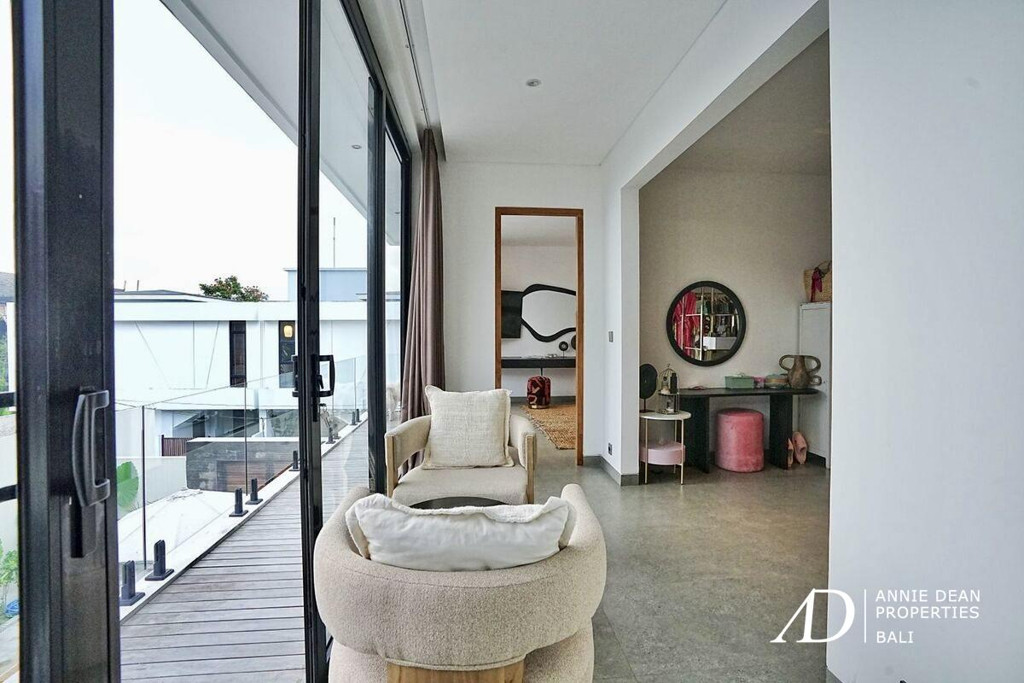 LEASEHOLD | 4-BEDROOM MODERN LUXURY VILLA IN UMALAS-BUMBAK