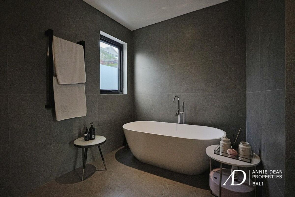 LEASEHOLD | 4-BEDROOM MODERN LUXURY VILLA IN UMALAS-BUMBAK