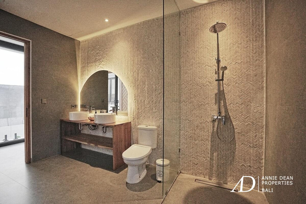 LEASEHOLD | 4-BEDROOM MODERN LUXURY VILLA IN UMALAS-BUMBAK