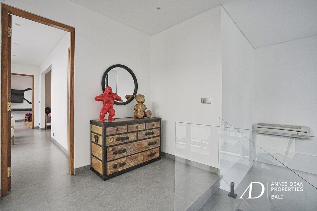 LEASEHOLD | 4-BEDROOM MODERN LUXURY VILLA IN UMALAS-BUMBAK