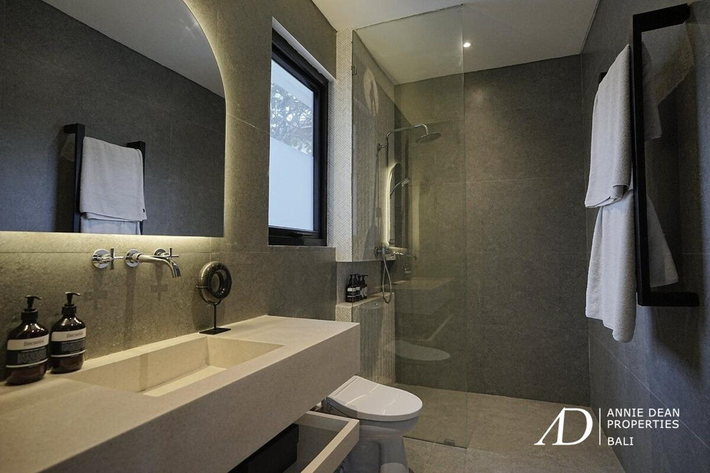 LEASEHOLD | 4-BEDROOM MODERN LUXURY VILLA IN UMALAS-BUMBAK