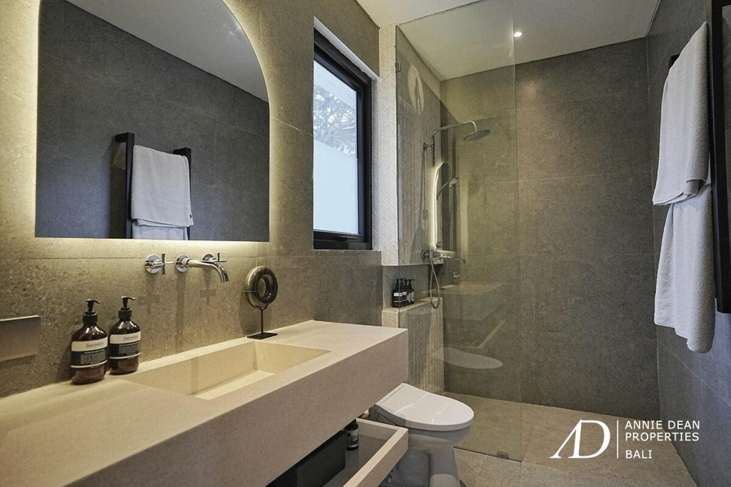 LEASEHOLD | 4-BEDROOM MODERN LUXURY VILLA IN UMALAS-BUMBAK