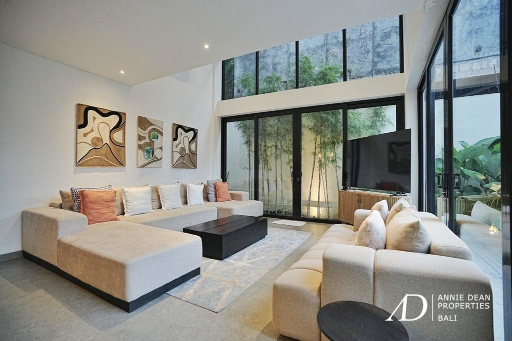 LEASEHOLD | 4-BEDROOM MODERN LUXURY VILLA IN UMALAS-BUMBAK