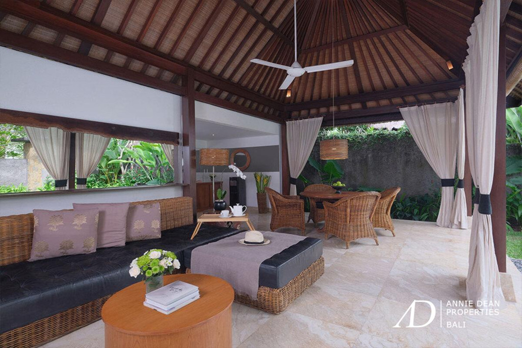 LEASEHOLD 25 YEARS | LUXURY BOUTIQUE VILLA AT SEMINYAK BEACH AREA