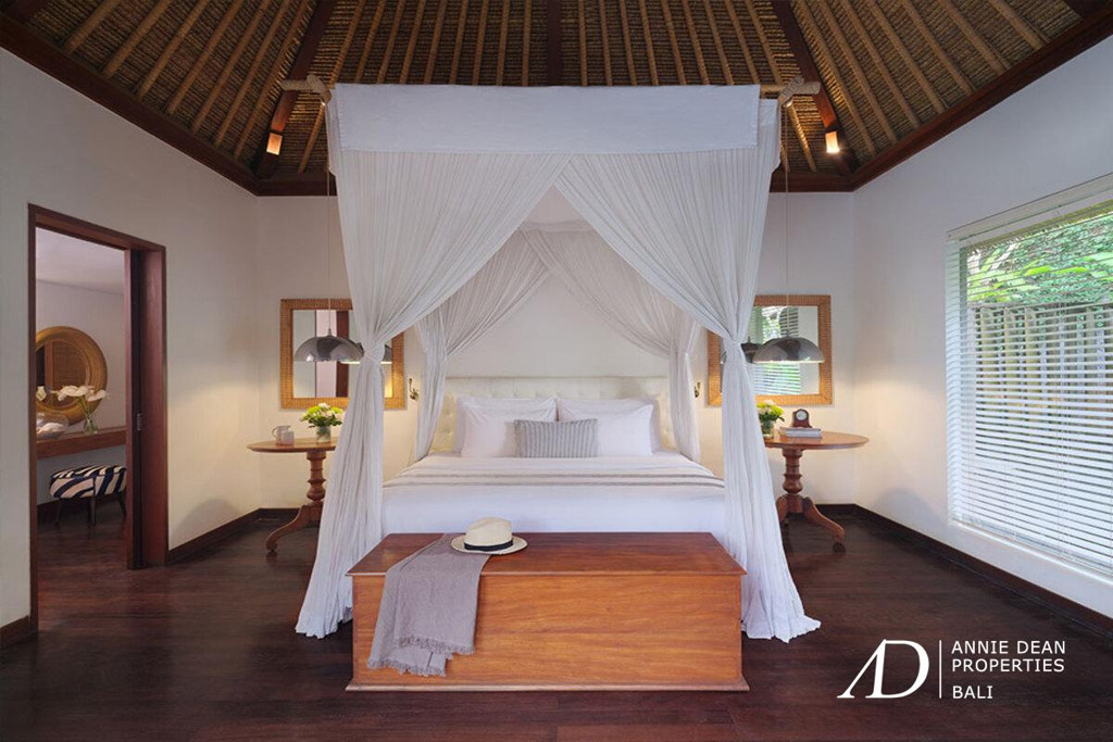 LEASEHOLD 25 YEARS | LUXURY BOUTIQUE VILLA AT SEMINYAK BEACH AREA