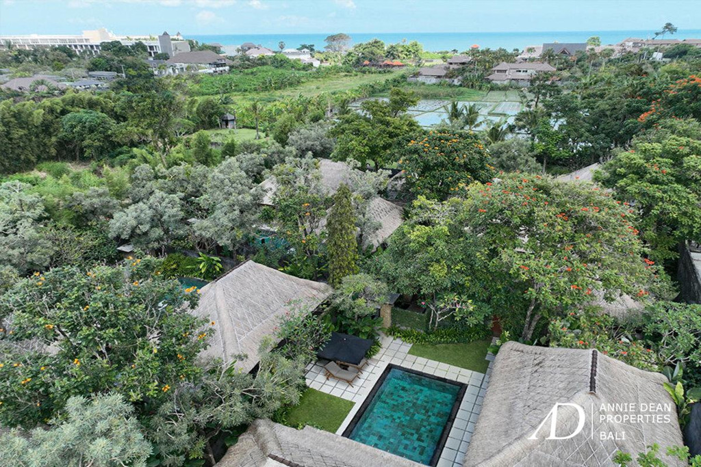 LEASEHOLD 25 YEARS | LUXURY BOUTIQUE VILLA AT SEMINYAK BEACH AREA