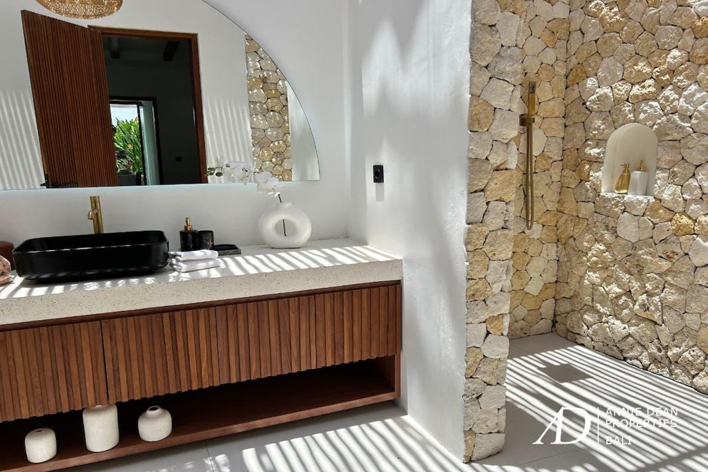 LEASEHOLD | VILLA | FULLY RENOVATED | PADONAN - CANGGU