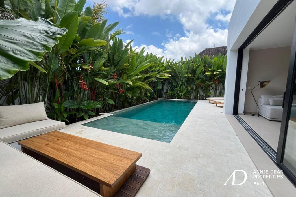 LEASEHOLD | COMPLEX OF 3 DESIGNER VILLAS IN BABAKAN CANGGU