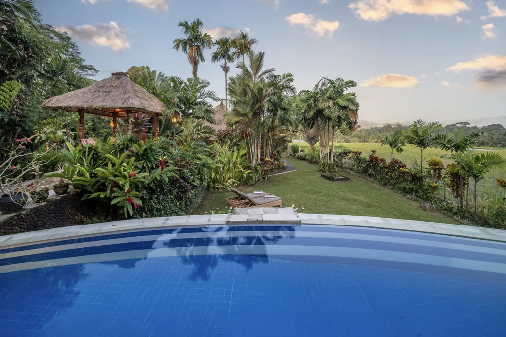 FREEHOLD | COLONIAL-STYLE VILLA WITH JUNGLE AND RICE FIELD VIEWS - UBUD TEGALLALANG