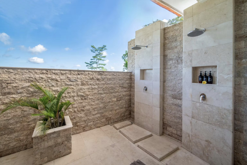 FREEHOLD | COLONIAL-STYLE VILLA WITH JUNGLE AND RICE FIELD VIEWS - UBUD TEGALLALANG