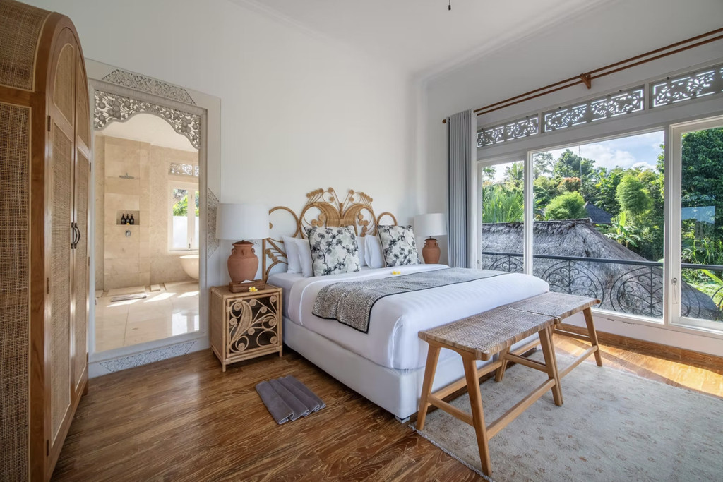 FREEHOLD | COLONIAL-STYLE VILLA WITH JUNGLE AND RICE FIELD VIEWS - UBUD TEGALLALANG