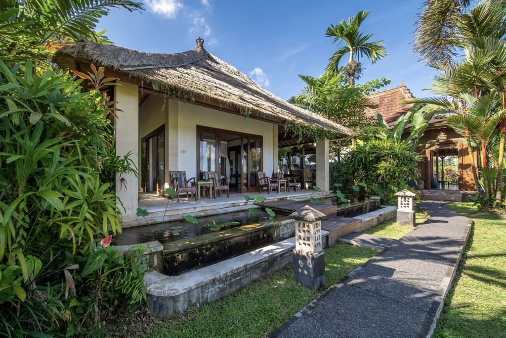 FREEHOLD | COLONIAL-STYLE VILLA WITH JUNGLE AND RICE FIELD VIEWS - UBUD TEGALLALANG