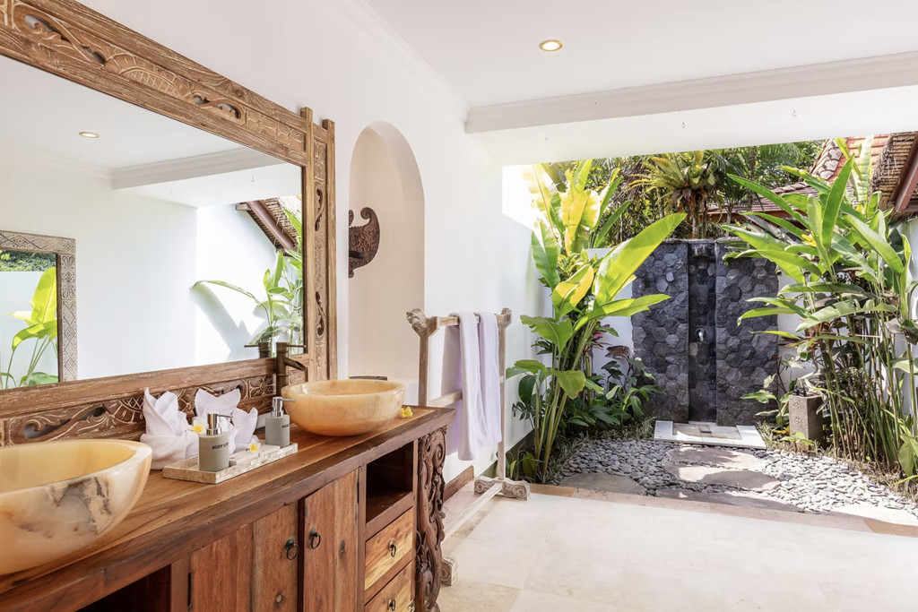 FREEHOLD | COLONIAL-STYLE VILLA WITH JUNGLE AND RICE FIELD VIEWS - UBUD TEGALLALANG