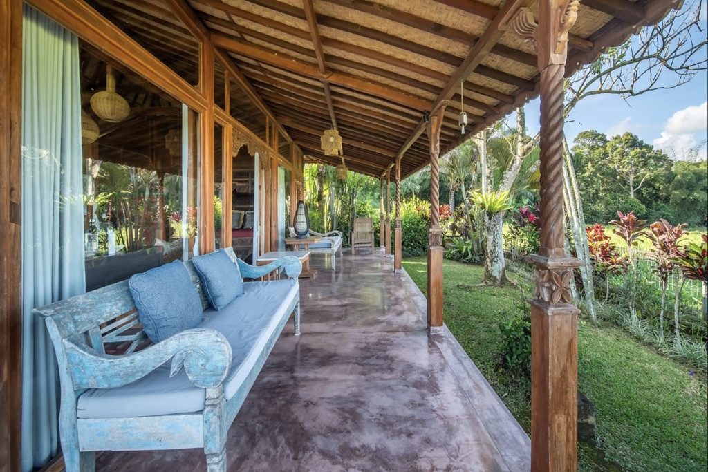 FREEHOLD | COLONIAL-STYLE VILLA WITH JUNGLE AND RICE FIELD VIEWS - UBUD TEGALLALANG