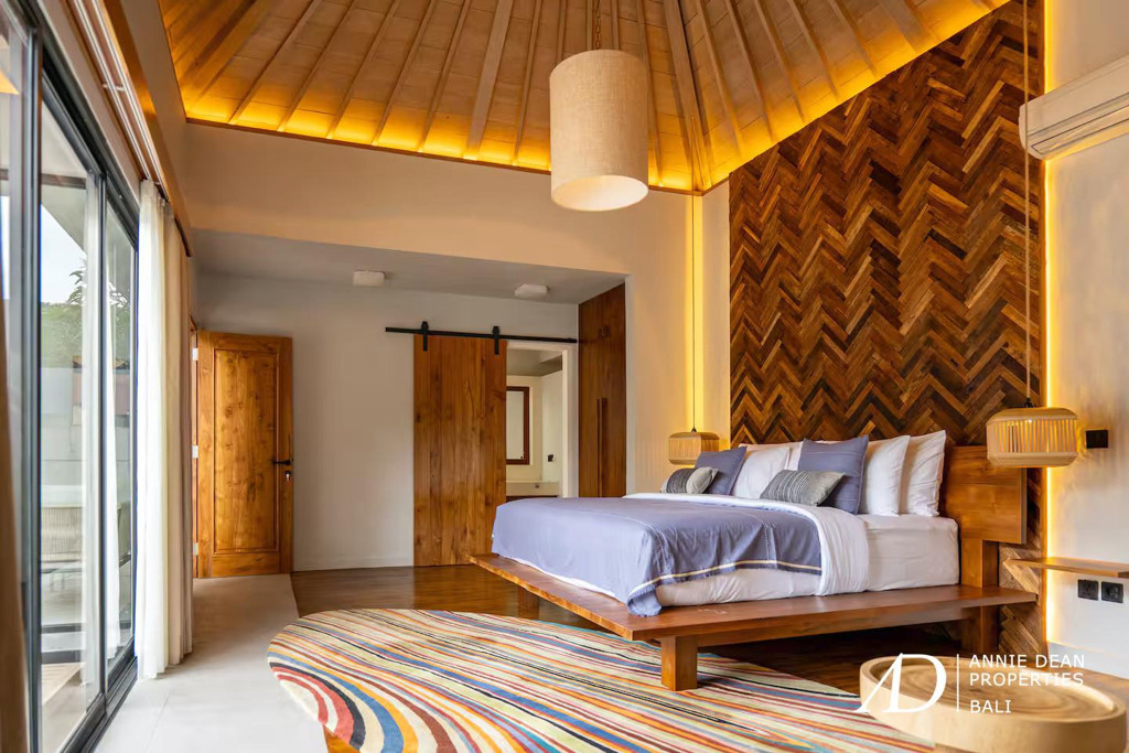 FREEHOLD | FULLY FURNISHED 2-BEDROOM VILLA IN PRIME SEMINYAK