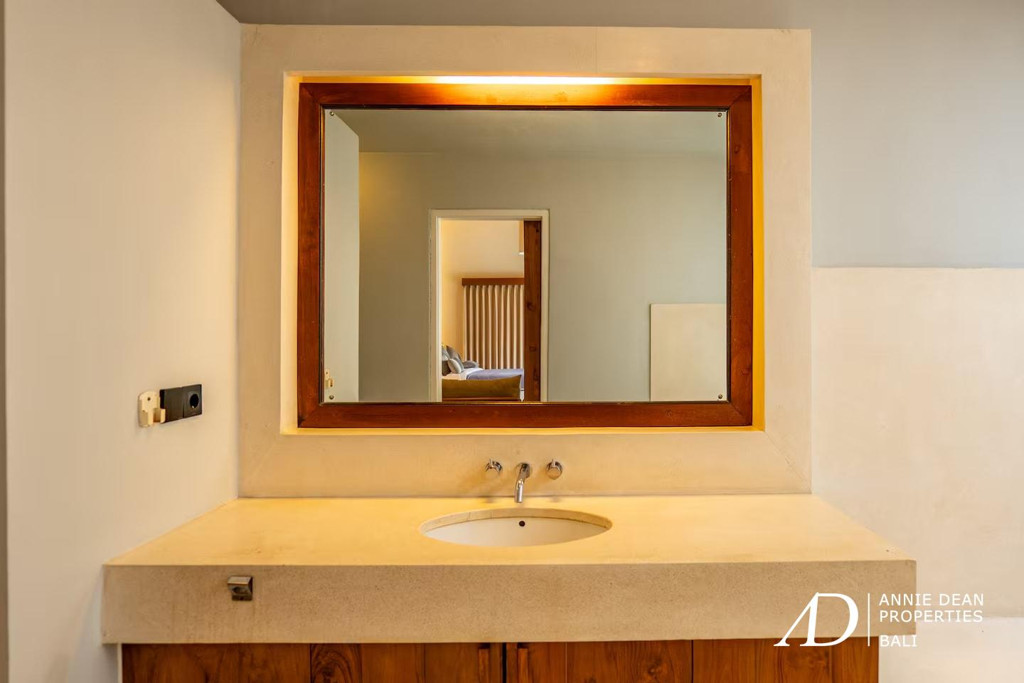 FREEHOLD | FULLY FURNISHED 2-BEDROOM VILLA IN PRIME SEMINYAK