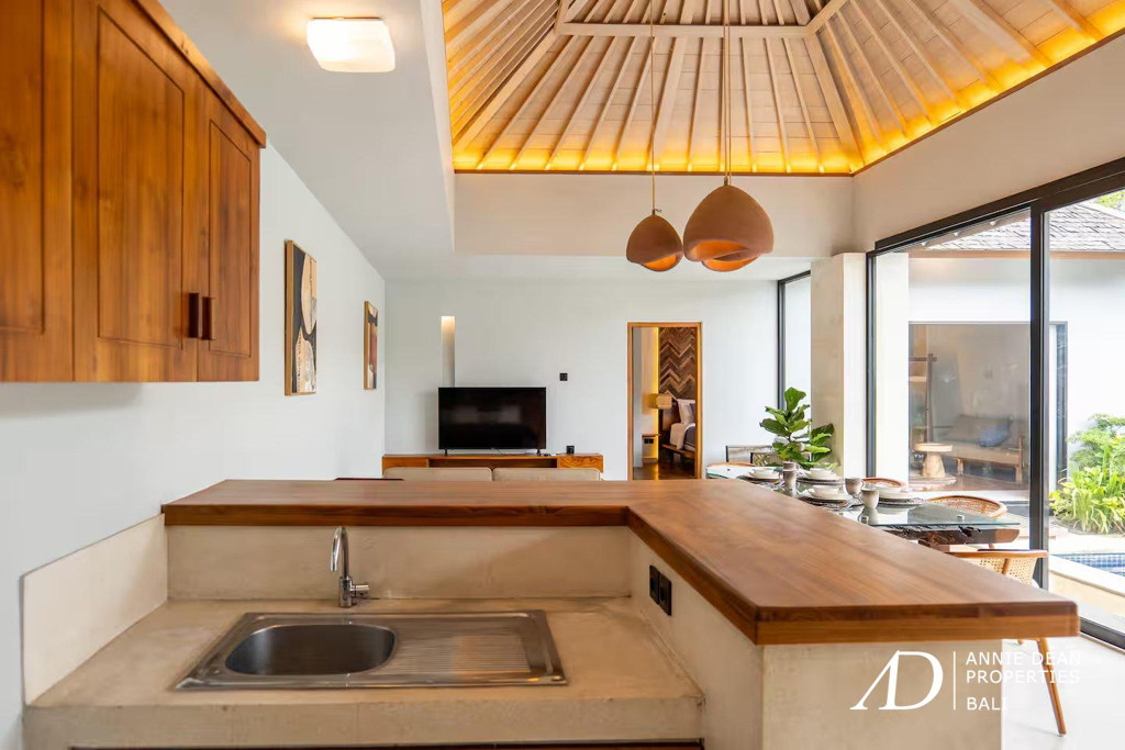 FREEHOLD | FULLY FURNISHED 2-BEDROOM VILLA IN PRIME SEMINYAK