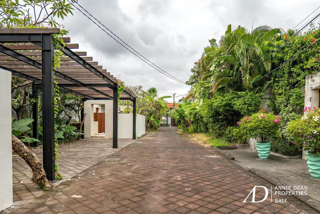 FREEHOLD | FULLY FURNISHED 2-BEDROOM VILLA IN PRIME SEMINYAK