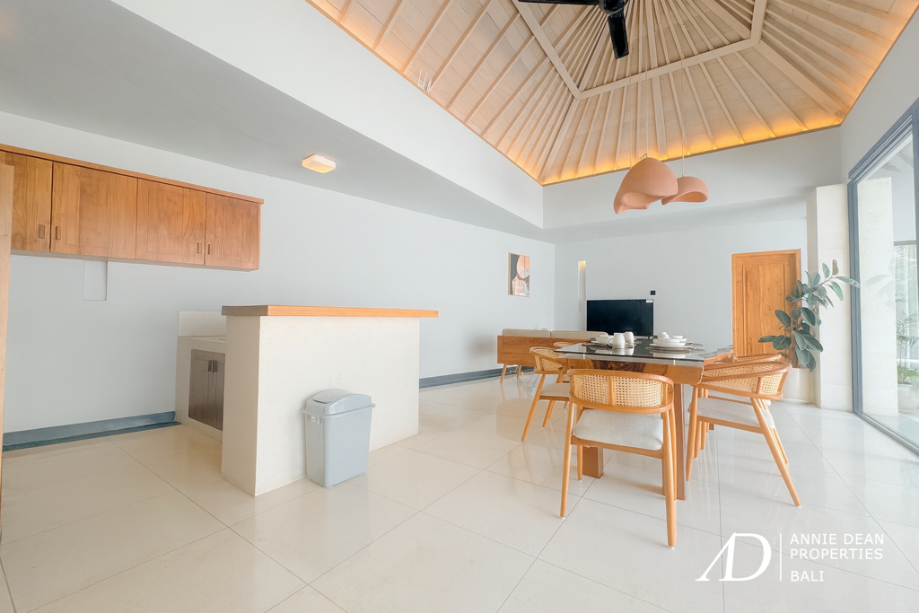 FREEHOLD | FULLY FURNISHED 2-BEDROOM VILLA IN PRIME SEMINYAK