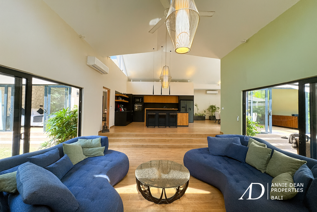  LEASEHOLD | 3-BEDROOM BEACHSIDE VILLA IN SANUR
